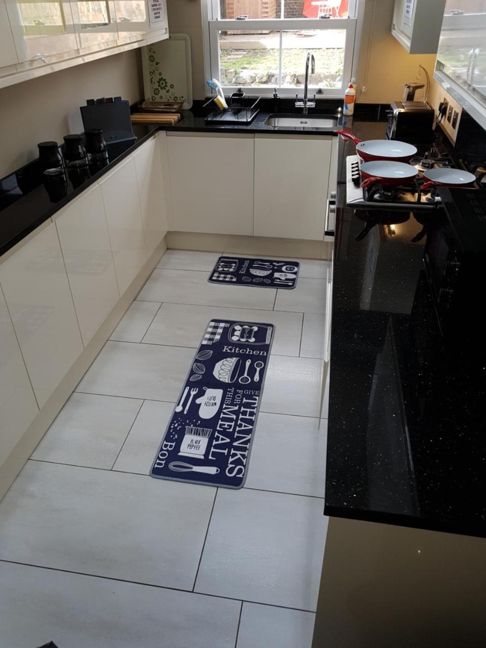 Slough Centre Townhouse With Driveway Parking For Up To Two Cars Exterior foto